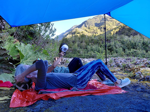 Bajo el Tarp al Volcán Huequi